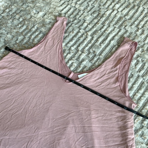 ❌SOLD❌ Abound Double V-Neck Crop Tank Top - Picture 4 of 4